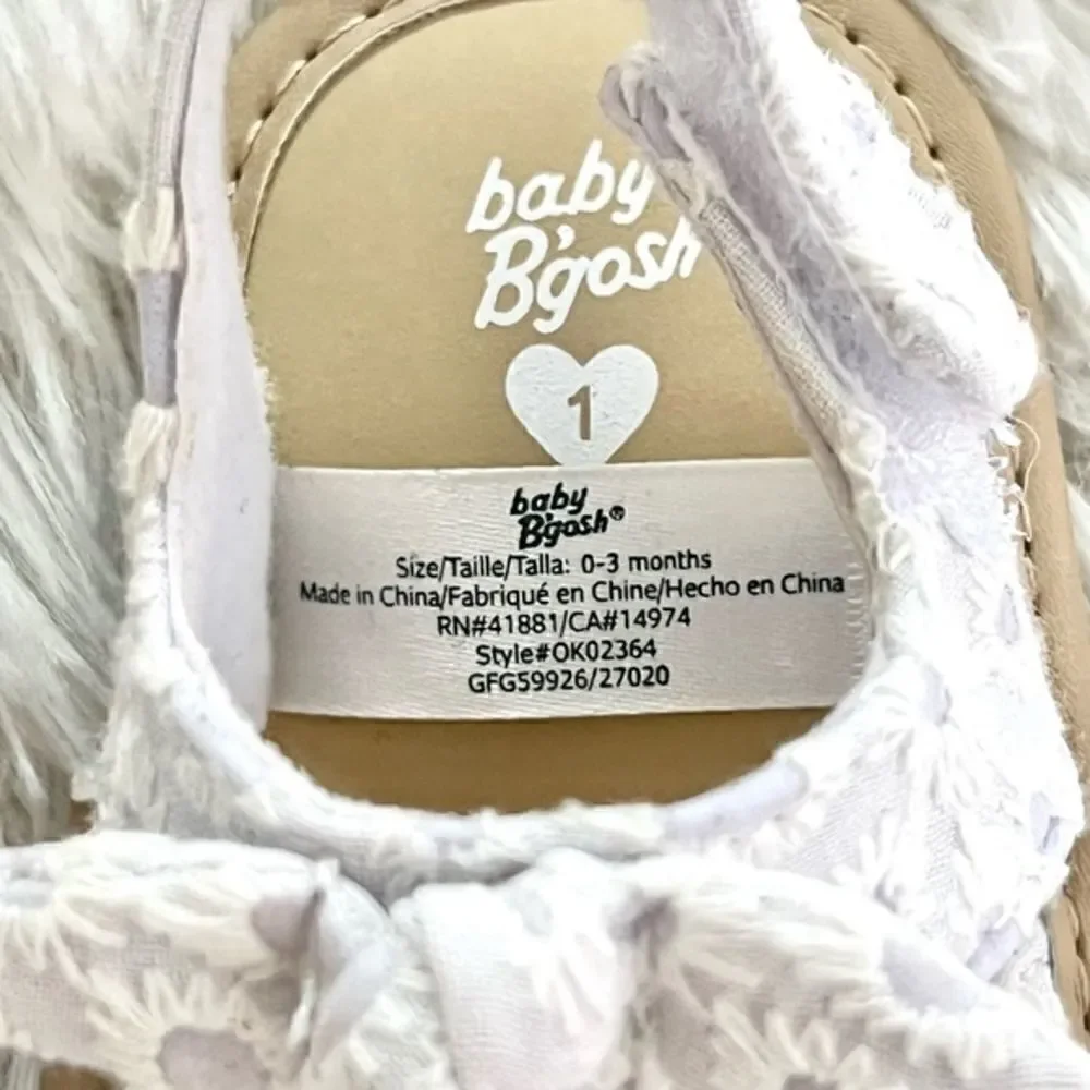 OshKosh B'gosh White Eyelet Lace Knot Baby Girl Sandals Size 1‎ (0-3 months)